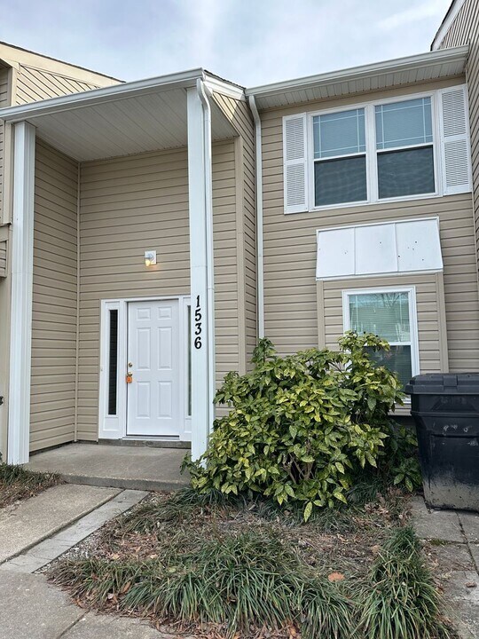 1536 Garland Way in Virginia Beach, VA - Foto de edificio