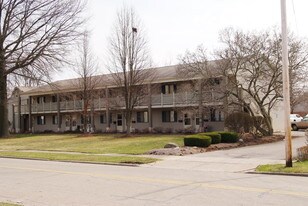 1972 White Pond Dr in Akron, OH - Building Photo