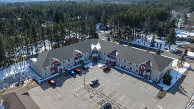Oakwood Estates in Cloquet, MN - Foto de edificio - Building Photo