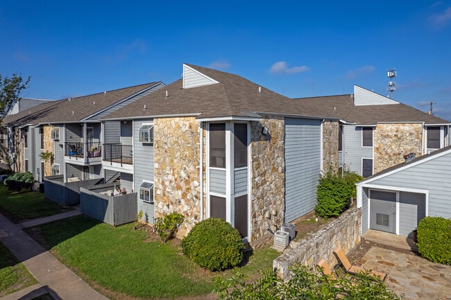 Villas del Sol in Austin, TX - Foto de edificio - Building Photo