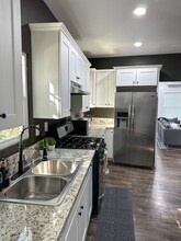 240 Columbia Ave, Unit 240 in Los Angeles, CA - Building Photo - Building Photo