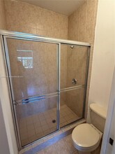 906 SW 143rd Ave in Pembroke Pines, FL - Foto de edificio - Building Photo