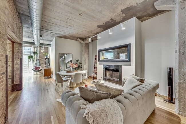 110 N Peoria St in Chicago, IL - Building Photo - Building Photo