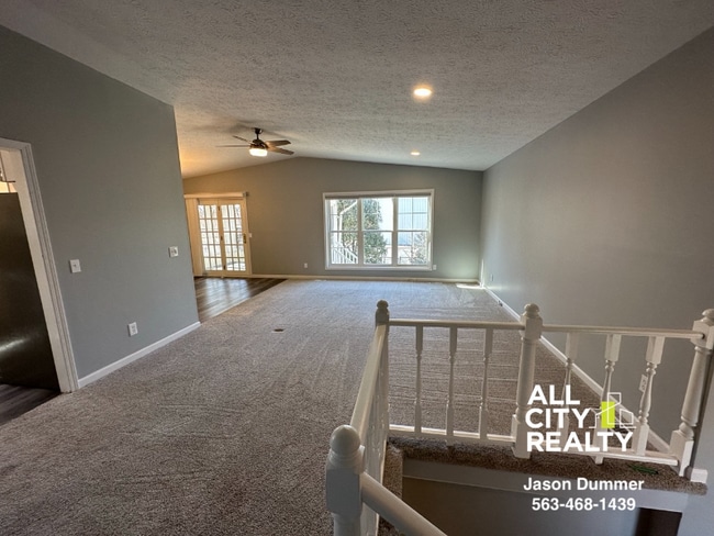 3840 Wakonda Dr in Bettendorf, IA - Building Photo - Building Photo