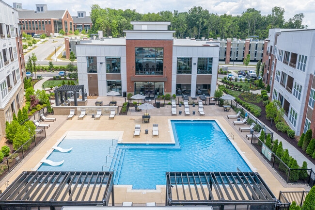 Paxton Cool Springs in Franklin, TN - Foto de edificio - Building Photo
