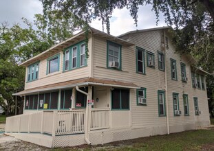 2110 Hoople St in Ft. Myers, FL - Building Photo - Building Photo