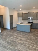 609 W Carpenter St in Decatur, TX - Foto de edificio - Building Photo