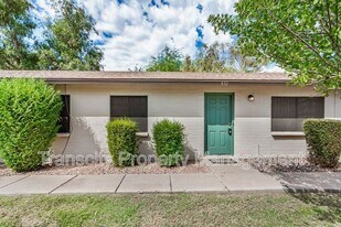 832 W Laguna Dr in Tempe, AZ - Building Photo