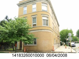 4053 N Leavitt St Apartments