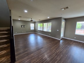 983 Berkshire Ct in Lathrop, CA - Building Photo - Building Photo
