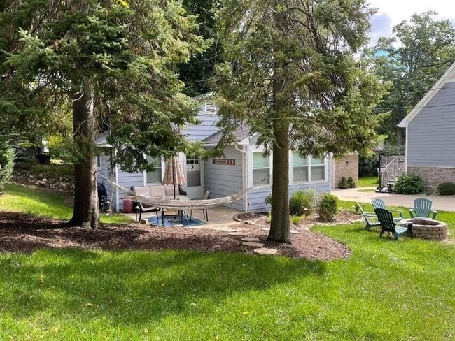 3 Geneva Ln in Fontana, WI - Building Photo - Building Photo