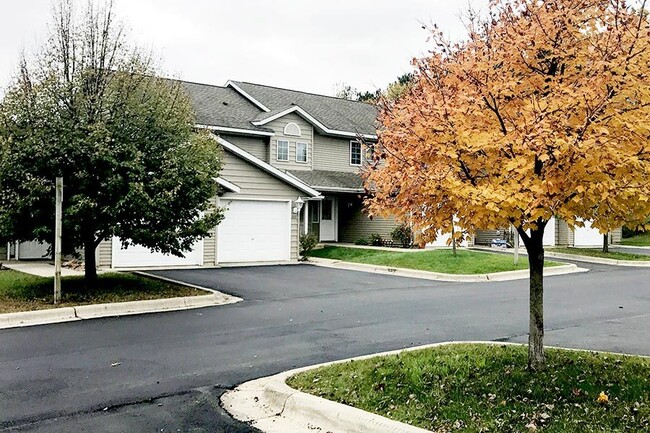 PARKSIDE TOWNHOMES OF ROCHESTER in Redwood Falls, MN - Building Photo - Building Photo