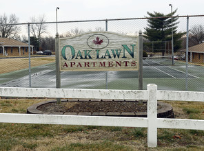 Oak Lawn in Springfield, MO - Foto de edificio - Building Photo