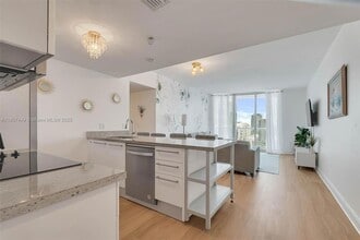 185 SW 7th St, Unit 2204 in Miami, FL - Building Photo - Building Photo