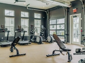 Hackney House Apartments in Oconomowoc, WI - Foto de edificio - Building Photo