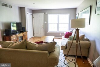 1106 Cherry Wood Ct in Phoenixville, PA - Building Photo - Building Photo