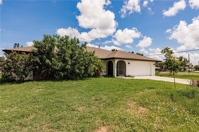 176 N Waterway Dr NW in Port Charlotte, FL - Building Photo - Building Photo