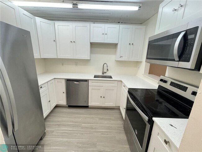 4334 NW 9th Ave-Unit -7-1C in Pompano Beach, FL - Building Photo - Building Photo