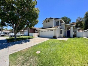 31585 Corte Salinas in Temecula, CA - Foto de edificio - Building Photo