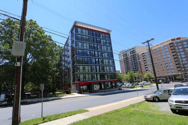Octave 1320 in Silver Spring, MD - Foto de edificio - Building Photo