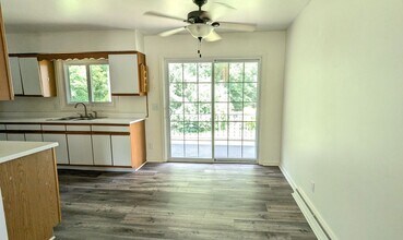 936 Seminole Rd in Norton Shores, MI - Building Photo - Building Photo