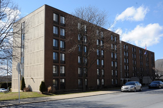 Hampton House in Northampton, PA - Building Photo - Building Photo