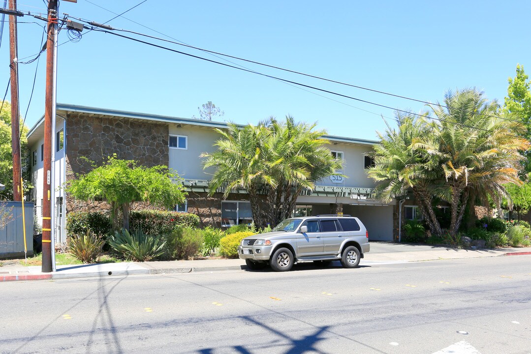 515 S E St in Santa Rosa, CA - Building Photo