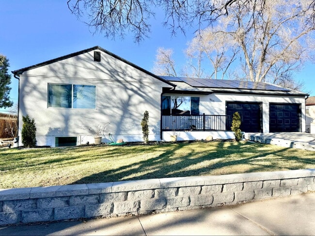 property at 1513 Alexander Cir