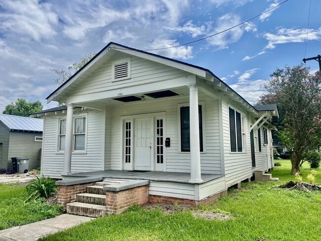 property at 3104 Wilshire Dr