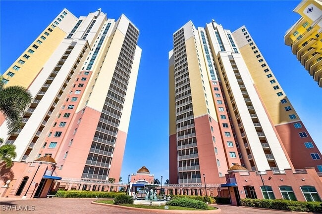 2745 First St, Unit 2703 in Ft. Myers, FL - Building Photo - Building Photo