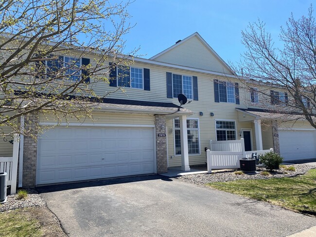 17678 96th Ave N in Maple Grove, MN - Building Photo - Building Photo
