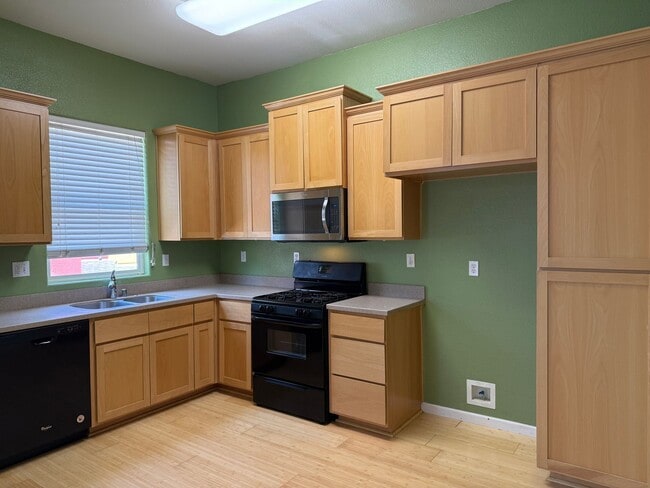 10844 Nederland Way in Rancho Cordova, CA - Building Photo - Building Photo