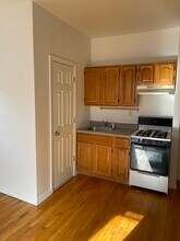 16 Conselyea St, Unit 3 in Brooklyn, NY - Foto de edificio - Building Photo