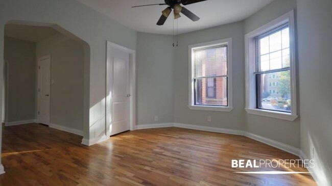 property at 4413 N Wolcott Ave