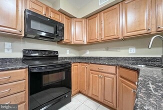 6069 Wycoff Square in Centreville, VA - Building Photo - Building Photo
