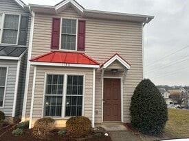 1138 Paul Revere Ct in Harrisonburg, VA - Building Photo