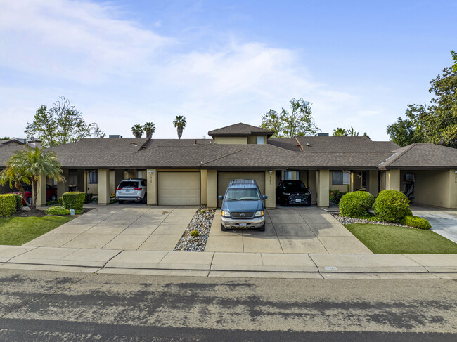 Lake Pointe Condominiums