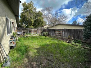 2104 Del Rey Ct, Unit 2104 in Davis, CA - Building Photo - Building Photo