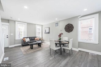 3300 Ravenwood Ave in Baltimore, MD - Foto de edificio - Building Photo