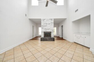 11415 Ella Lee Dr in Houston, TX - Building Photo - Building Photo