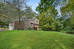 15 Bartram Dr in Redding, CT - Building Photo