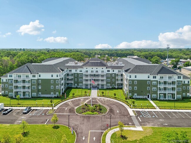 4180 Sunrise Hwy in Islip, NY - Foto de edificio - Building Photo