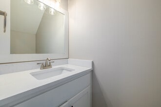 Bradley Bowen Townhomes in Valdosta, GA - Building Photo - Interior Photo