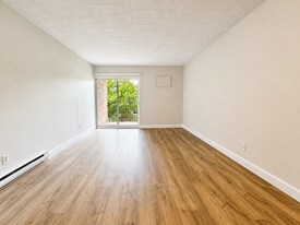 130 Sheldon Ave in Chatham-Kent, ON - Building Photo