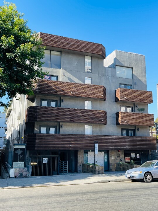 7044 Hawthorn Ave in Los Angeles, CA - Building Photo