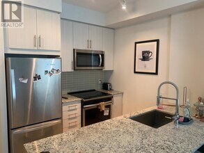 4085-4085 Parkside Village Dr in Mississauga, ON - Building Photo - Building Photo