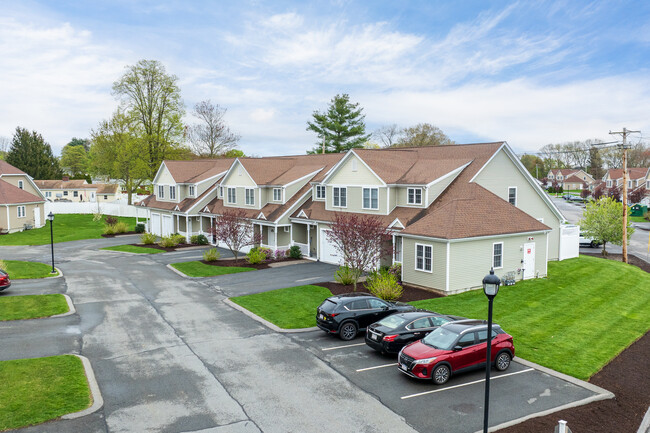 Endicott Woods Condominiums in Norwood, MA - Building Photo - Building Photo