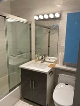 24120 Northern Blvd, Unit 3M in Little Neck, NY - Foto de edificio - Building Photo