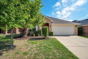 2404 Castle Creek Dr in Little Elm, TX - Building Photo