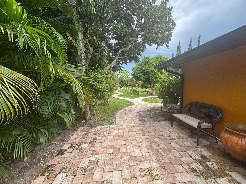 1257 SE Airoso Blvd in Port St. Lucie, FL - Building Photo